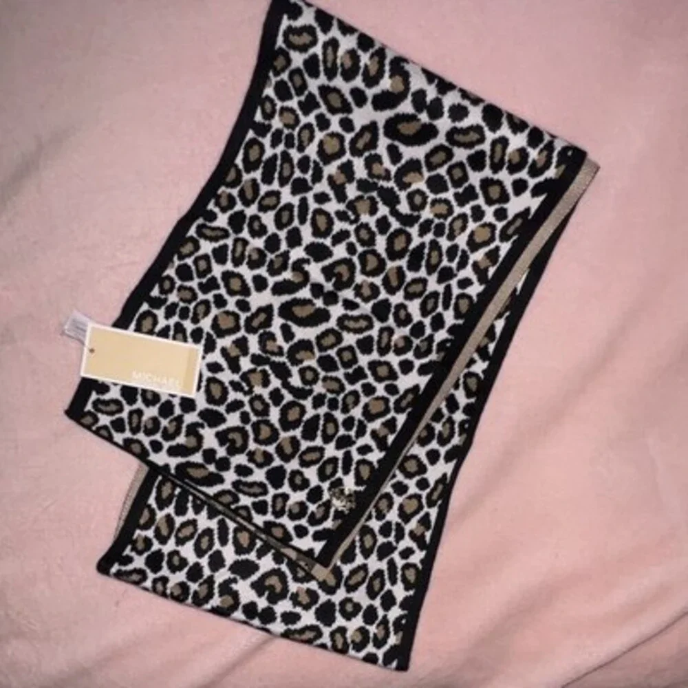 Michael Kors Womens Animal Print Knit Rectangle Scarf Logo Neck Warmer 74x12
